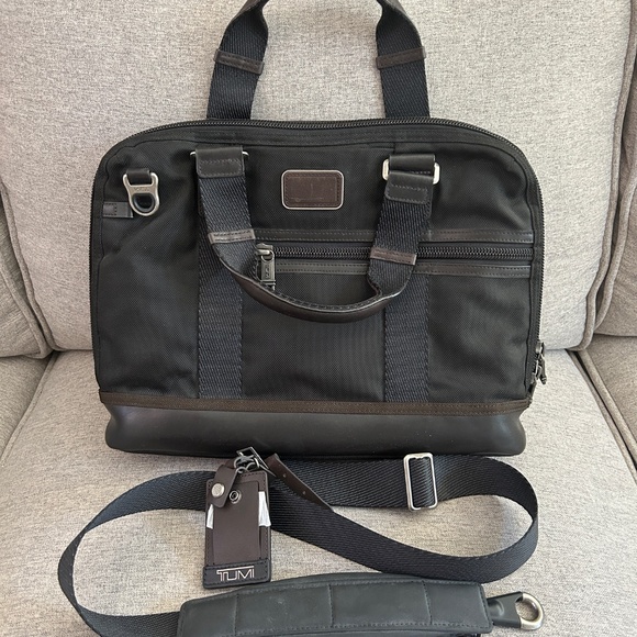 Tumi Alpha Bravo Earle Compact Laptop Computer Bag Briefcase - Picture 1 of 7